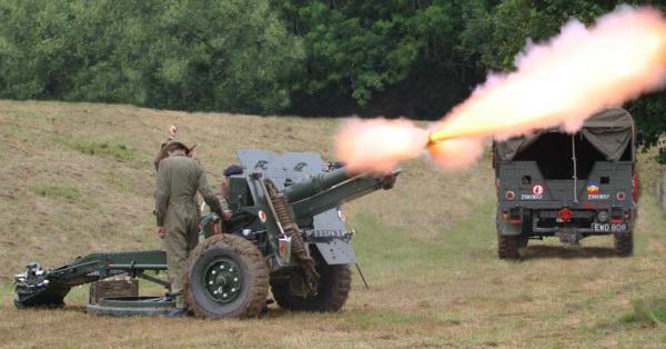 British 25pr Gun Firing