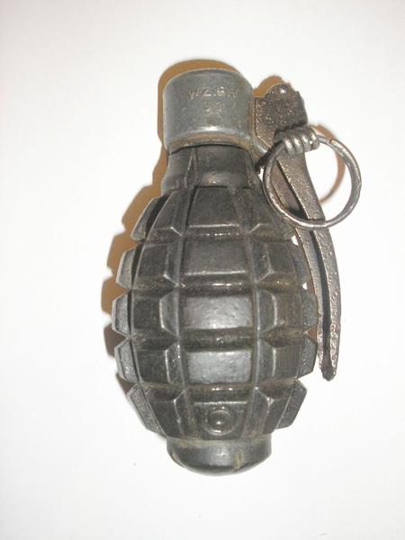 Grenade wz.O. 33 with W.Z.GR 31 fuze(big letters ''W.Z." on fuze)