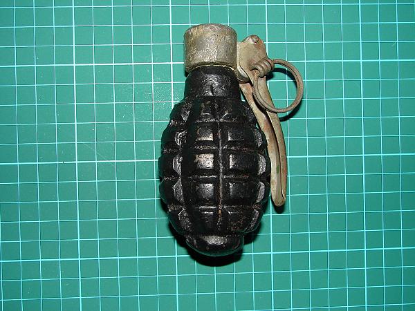 Spanish "Polaca" hand grenade, with polish wz.GR.31 fuze