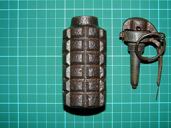 Spanish "Universal" hand grenade, with 1916 Billant fuze